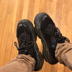 Got a new pair I brought them for 1700. But are willing to sell them for 600